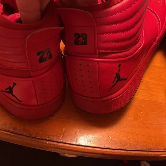 Air Jordans all red 10/2016 12/2016 Jordan 1 Retro High OG GS  main image 4